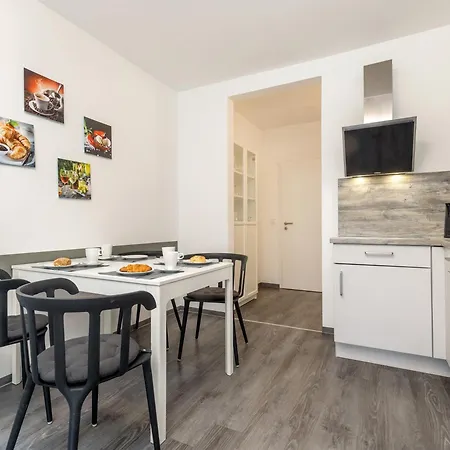 Strandlaeufer In Der Residenz Clara Sophia *