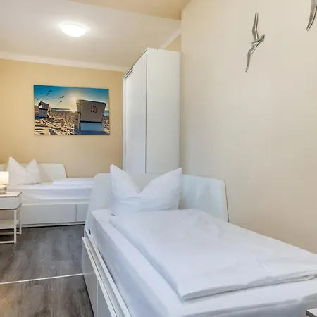 Strandlaeufer In Der Residenz Clara Sophia בינץ