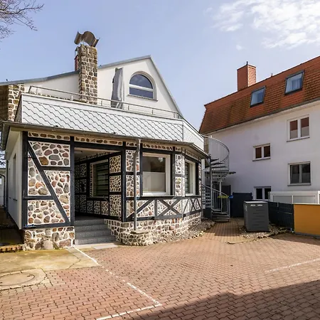 Strandlaeufer In Der Residenz Clara Sophia